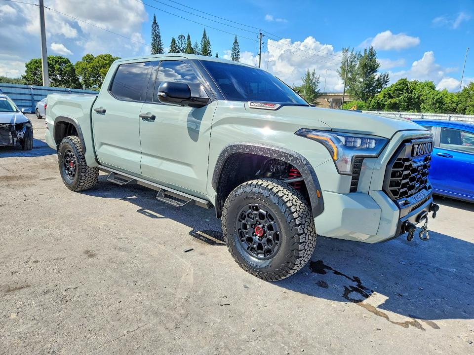 Продажа на аукционе авто 2022 Toyota Tundra, vin: 5TFPC5DB7NX011428, номер лота: 71901816