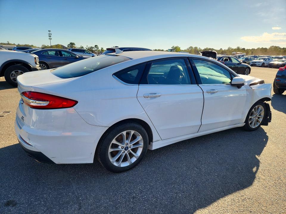 69415666 :رقم المزاد ، 3FA6P0HD1LR135897 vin ، 2020 Ford Fusion مزاد بيع