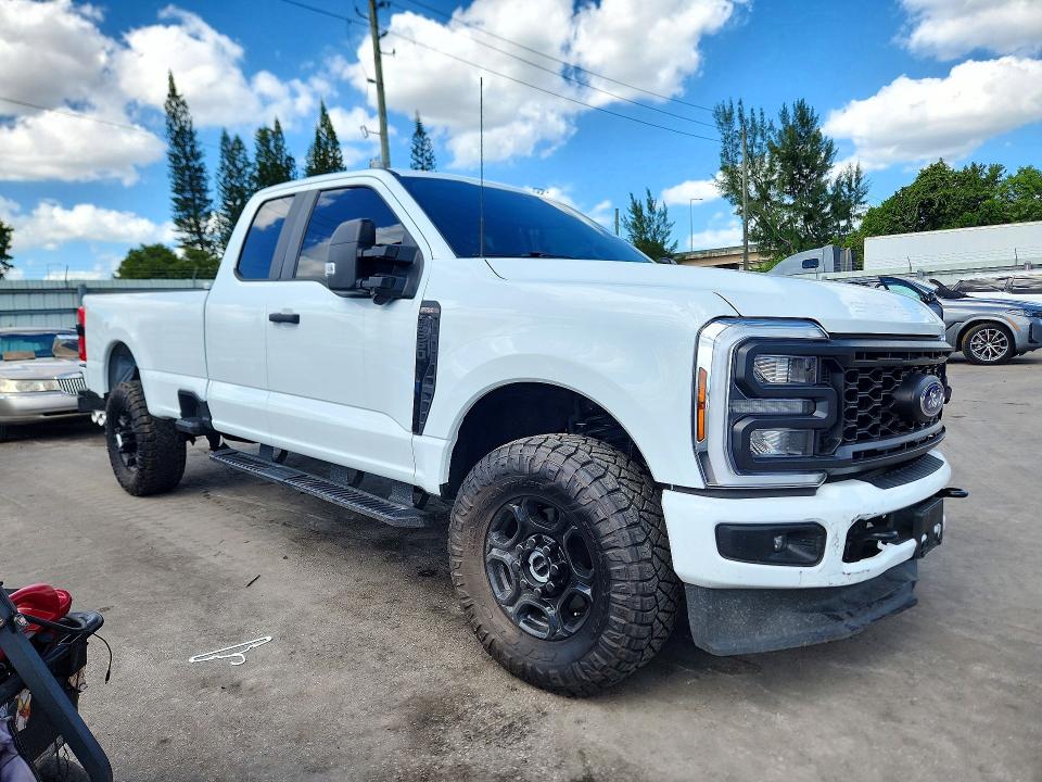 2025 Ford F350 მანქანა იყიდება აუქციონზე, vin: 1FT8X3BT8SEE09909, აუქციონის ნომერი: 74068276