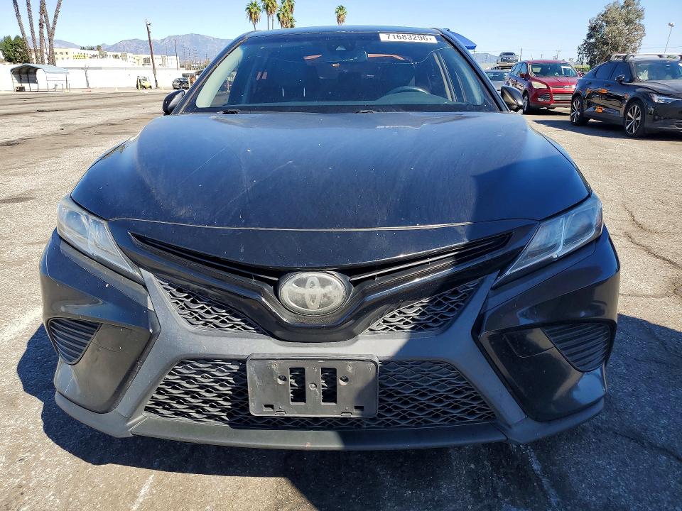 71683296 :رقم المزاد ، JTNB11HK4J3025321 vin ، 2018 Toyota Camry مزاد بيع