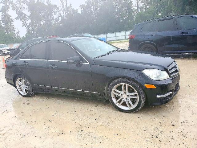 2014 Mercedes-benz C მანქანა იყიდება აუქციონზე, vin: WDDGF4HB7EA932360, აუქციონის ნომერი: 71788256