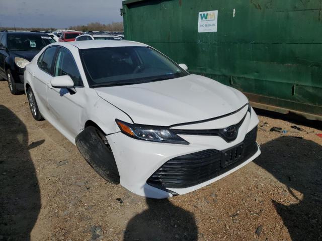 75070483 :رقم المزاد ، 4T1C11AK2LU977410 vin ، 2020 Toyota Camry Le مزاد بيع