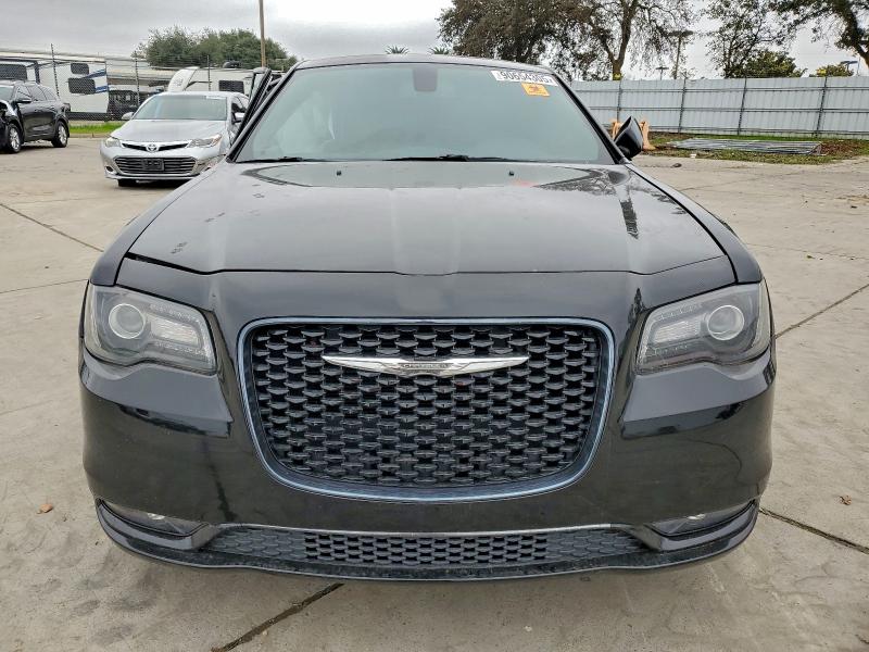 90654305 :رقم المزاد ، 2C3CCABGXKH555464 vin ، 2019 Chrysler 300 مزاد بيع