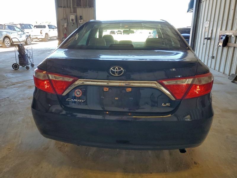 93730975 :رقم المزاد ، 4T1BF1FK6HU351808 vin ، 2017 Toyota Camry Le مزاد بيع