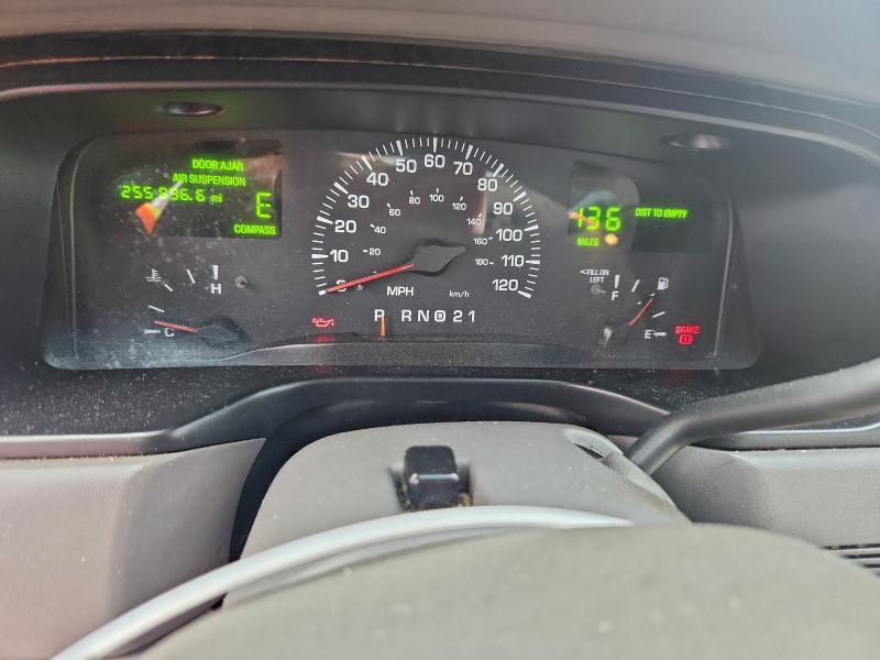 93235825 :رقم المزاد ، 1LNHM82W5YY864154 vin ، 2000 Lincoln Town Car مزاد بيع