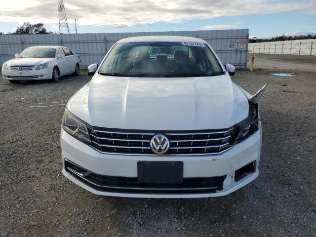 Продажа на аукционе авто 2017 Volkswagen Passat, vin: 1VWAT7A31HC015174, номер лота: 90132445