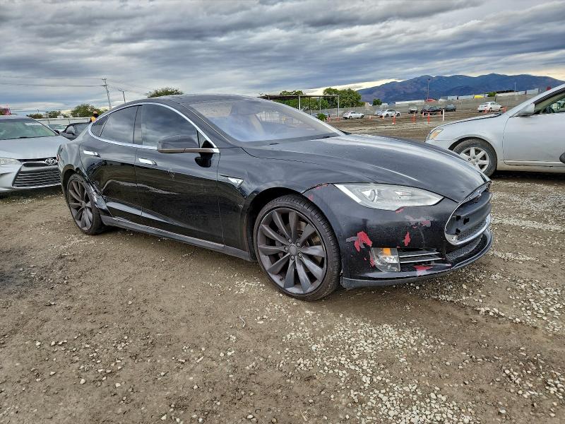 94360345 :رقم المزاد ، 5YJSA1DG8DFP03663 vin ، 2013 Tesla Model S مزاد بيع