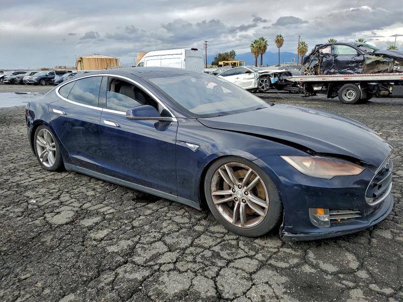 2013 Tesla Model S მანქანა იყიდება აუქციონზე, vin: 5YJSA1CG1DFP04719, აუქციონის ნომერი: 93536635