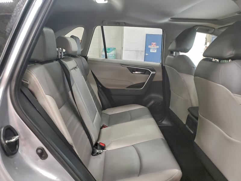 Продажа на аукционе авто 2022 Toyota Rav4, vin: JTMB6RFV7ND058251, номер лота: 93525095
