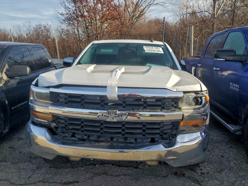 93038195 :رقم المزاد ، 1GCUKREC5JF248083 vin ، 2018 Chevrolet Silverado مزاد بيع