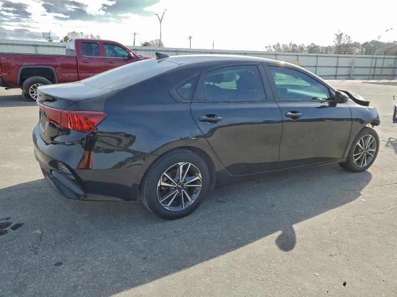 2023 Kia Forte მანქანა იყიდება აუქციონზე, vin: 3KPF24AD8PE564591, აუქციონის ნომერი: 94401315