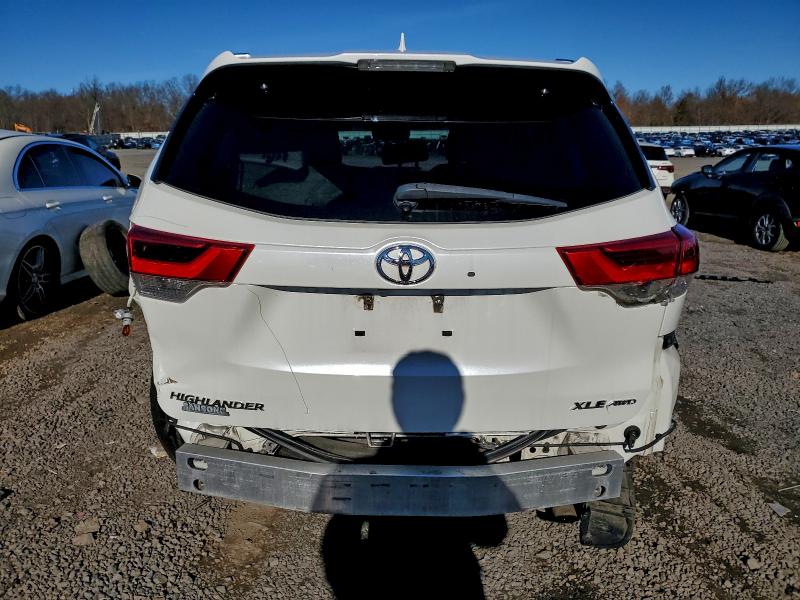 Продаж на аукціоні авто 2019 Toyota Highlander, vin: 5TDJZRFH9KS587231, номер лоту: 94098705