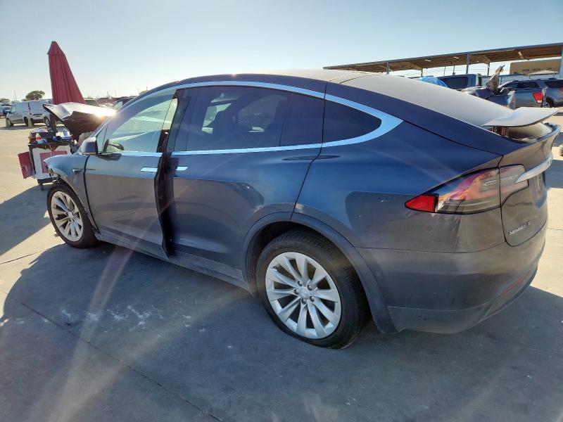 92378865 :رقم المزاد ، 5YJXCAE20JF112872 vin ، 2018 Tesla Model X مزاد بيع