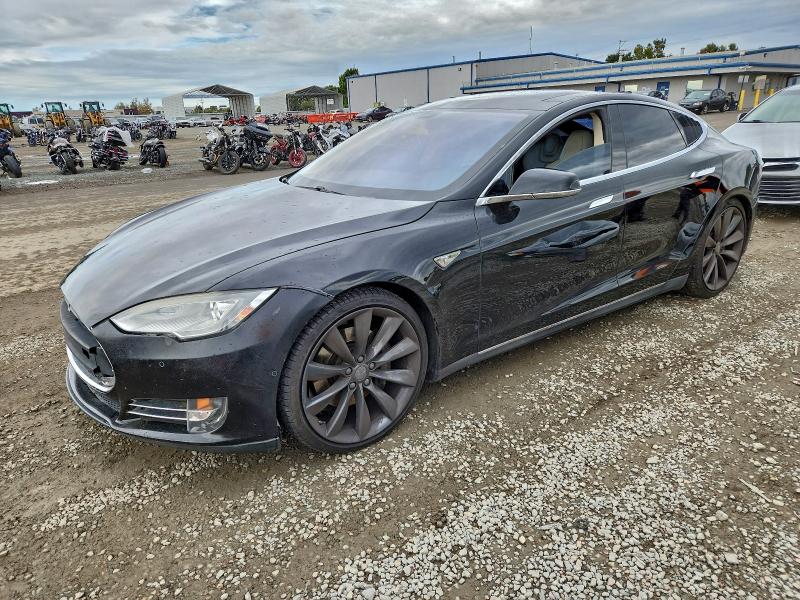 94360345 :رقم المزاد ، 5YJSA1DG8DFP03663 vin ، 2013 Tesla Model S مزاد بيع