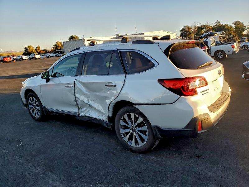 94254555 :رقم المزاد ، 4S4BSETC9J3260186 vin ، 2018 Subaru Outback مزاد بيع