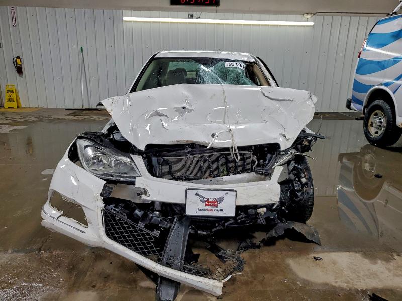 Продажа на аукционе авто 2013 Mercedes-benz C, vin: WDDGF8AB5DR263930, номер лота: 93436165