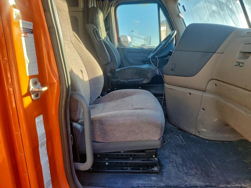 93678765 :رقم المزاد ، 3AKJGLDR0GSGX9576 vin ، 2016 Freigliner Cascadia 125 مزاد بيع