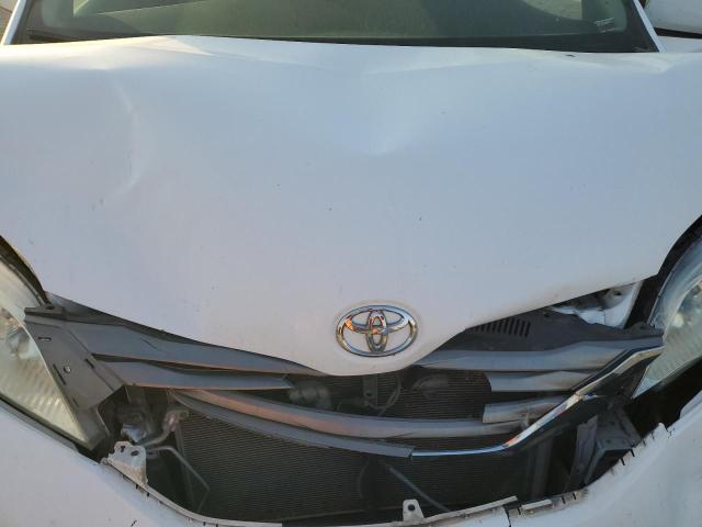 93550225 :رقم المزاد ، 5TDYK3DC2BS105514 vin ، 2011 Toyota Sienna مزاد بيع
