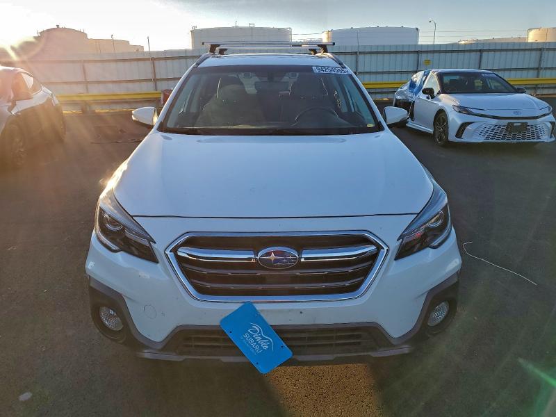 94254555 :رقم المزاد ، 4S4BSETC9J3260186 vin ، 2018 Subaru Outback مزاد بيع