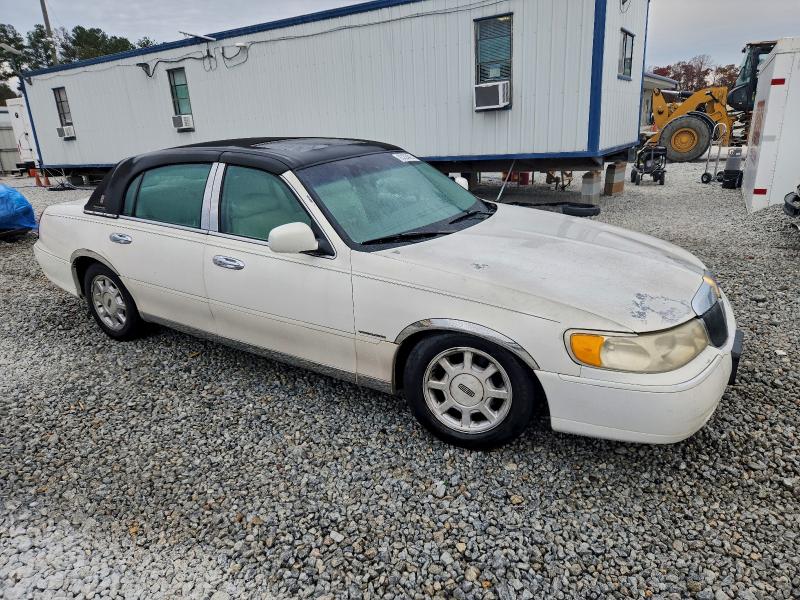 93235825 :رقم المزاد ، 1LNHM82W5YY864154 vin ، 2000 Lincoln Town Car مزاد بيع