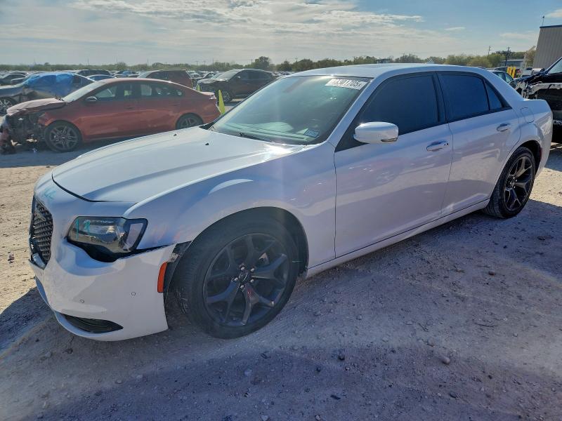 Auction sale of the 2022 Chrysler 300, vin: 2C3CCABG3NH236444, lot number: 93301705