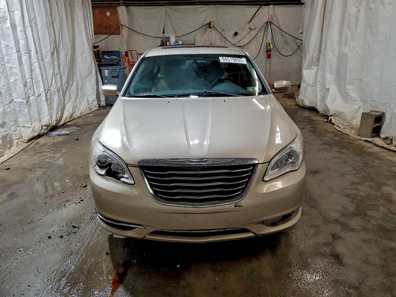 94519855 :رقم المزاد ، 1C3CCBBB1DN585117 vin ، 2013 Chrysler 200 مزاد بيع