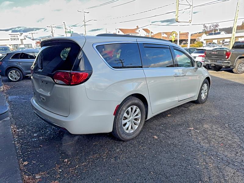 94413005 :رقم المزاد ، 2C4RC1BG4HR670635 vin ، 2017 Chrysler Pacifica T مزاد بيع