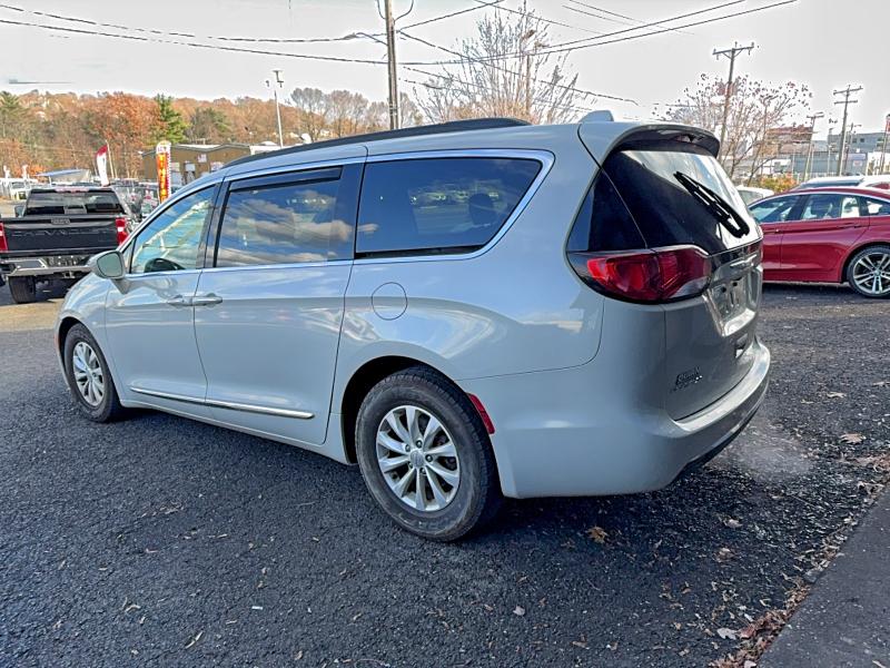 94413005 :رقم المزاد ، 2C4RC1BG4HR670635 vin ، 2017 Chrysler Pacifica T مزاد بيع