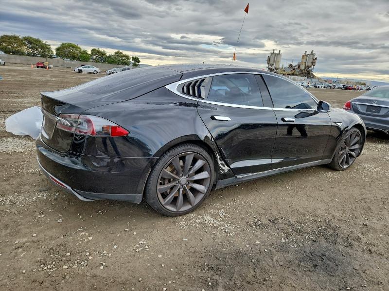94360345 :رقم المزاد ، 5YJSA1DG8DFP03663 vin ، 2013 Tesla Model S مزاد بيع