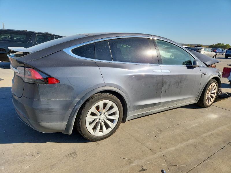 92378865 :رقم المزاد ، 5YJXCAE20JF112872 vin ، 2018 Tesla Model X مزاد بيع