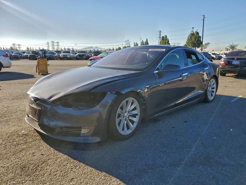 90826585 :رقم المزاد ، 5YJSA1E23JF261860 vin ، 2018 Tesla Model S مزاد بيع