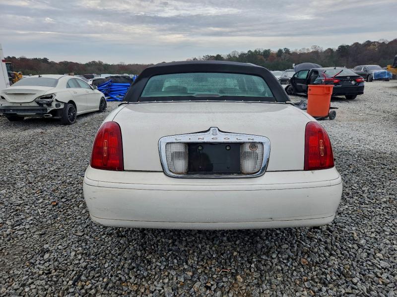 93235825 :رقم المزاد ، 1LNHM82W5YY864154 vin ، 2000 Lincoln Town Car مزاد بيع