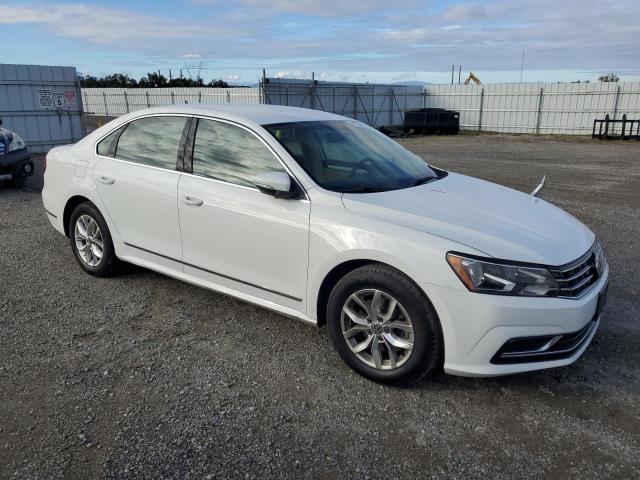 Продажа на аукционе авто 2017 Volkswagen Passat, vin: 1VWAT7A31HC015174, номер лота: 90132445