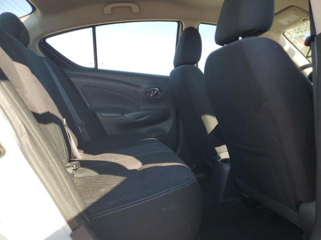 90809265 :رقم المزاد ، 3N1CN7AP8JL841803 vin ، 2018 Nissan Versa S مزاد بيع