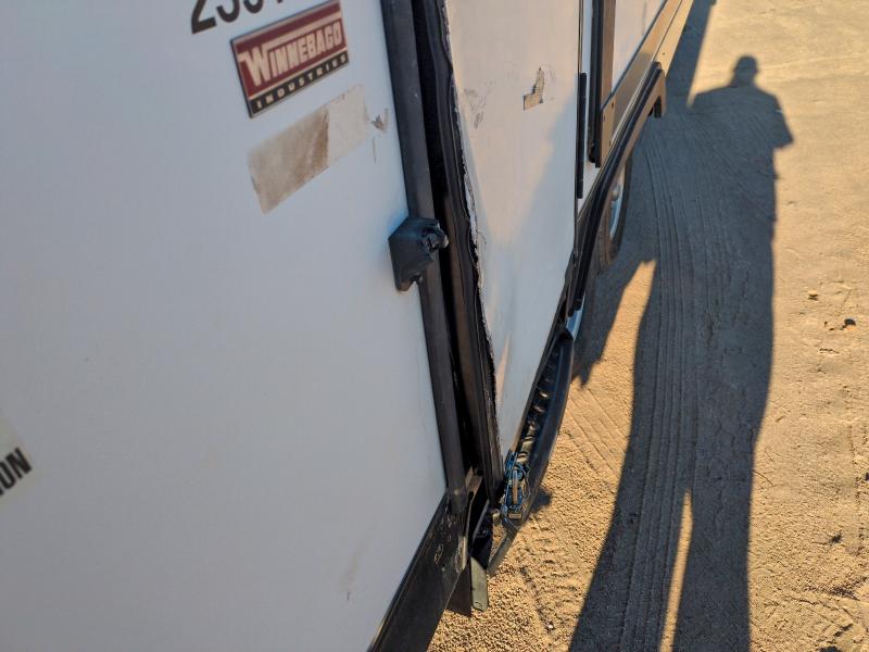 2015 Winnebago Minnie Win მანქანა იყიდება აუქციონზე, vin: 54CA11N28F1C10739, აუქციონის ნომერი: 94358245