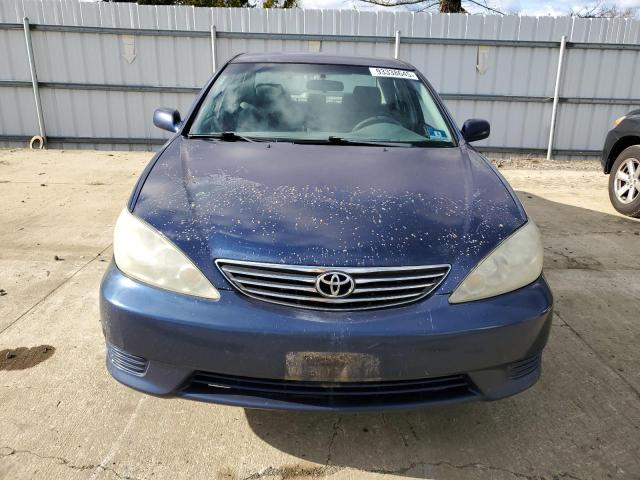93338645 :رقم المزاد ، 4T1BE30K45U089578 vin ، 2005 Toyota Camry مزاد بيع