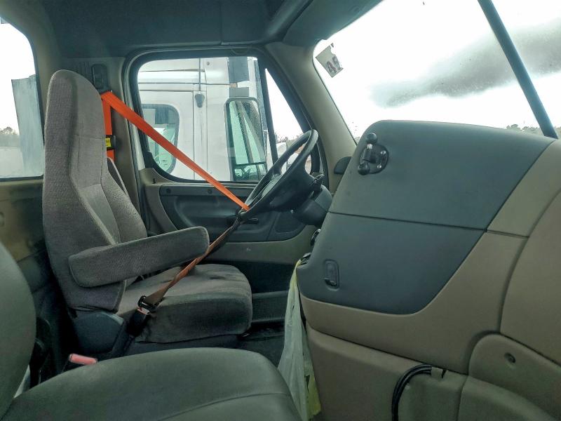 Продаж на аукціоні авто 2014 Freightliner Cascadia, vin: 1FUBGEDV7ELFT4301, номер лоту: 93030815