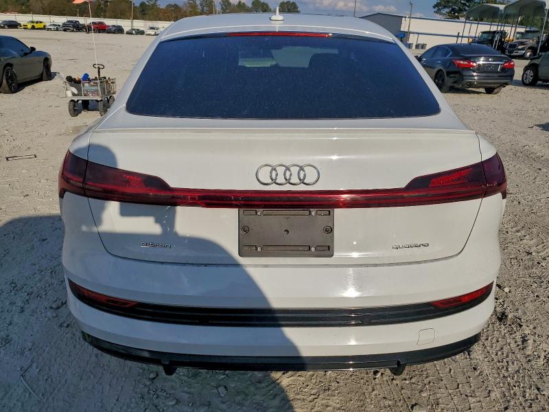 94140395 :رقم المزاد ، WA13AAGE4NB038922 vin ، 2022 Audi E-tron مزاد بيع
