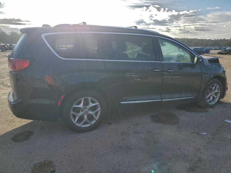 93929675 :رقم المزاد ، 2C4RC1BG1JR114336 vin ، 2018 Chrysler Pacifica مزاد بيع