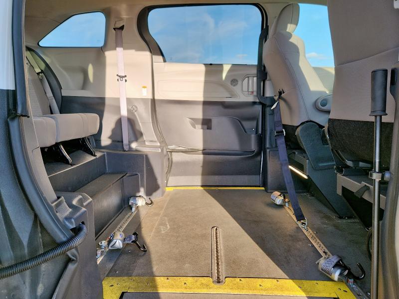 Auction sale of the 2024 Toyota Sienna, vin: 5TDKRKEC0RS216034, lot number: 92587905