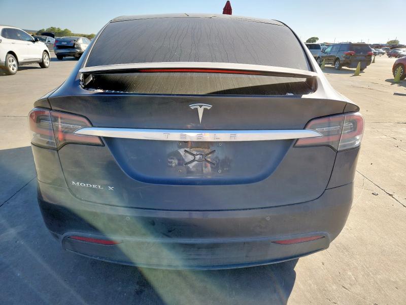 92378865 :رقم المزاد ، 5YJXCAE20JF112872 vin ، 2018 Tesla Model X مزاد بيع