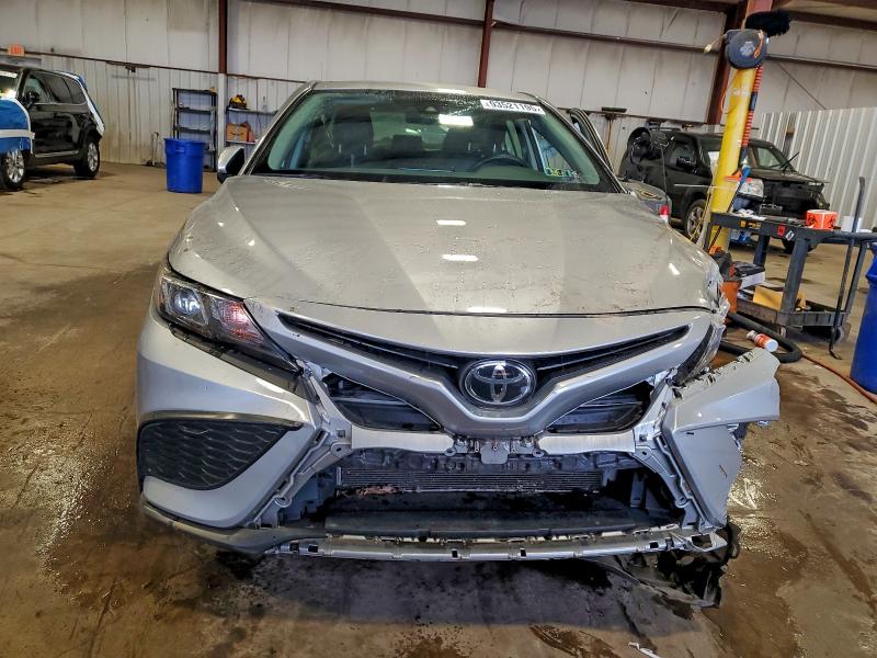 93521195 :رقم المزاد ، 4T1G11AKXNU633151 vin ، 2022 Toyota Camry مزاد بيع