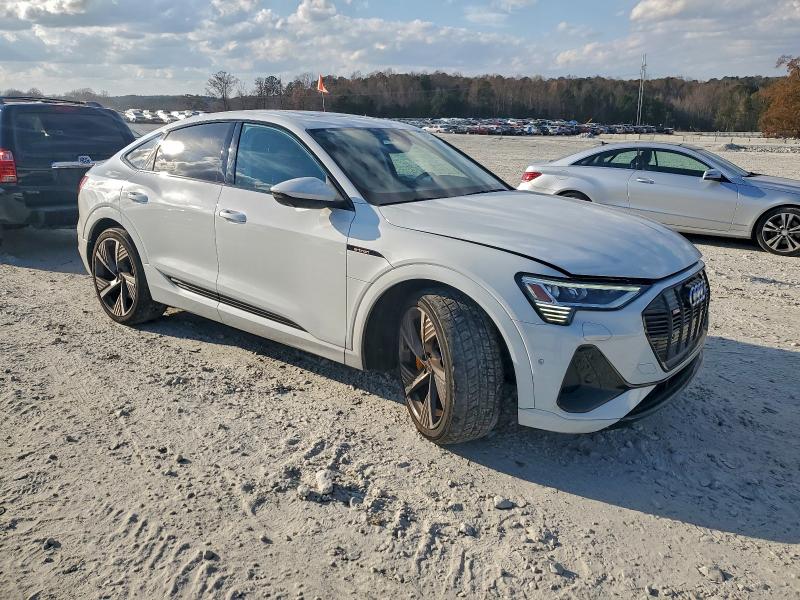 94140395 :رقم المزاد ، WA13AAGE4NB038922 vin ، 2022 Audi E-tron مزاد بيع