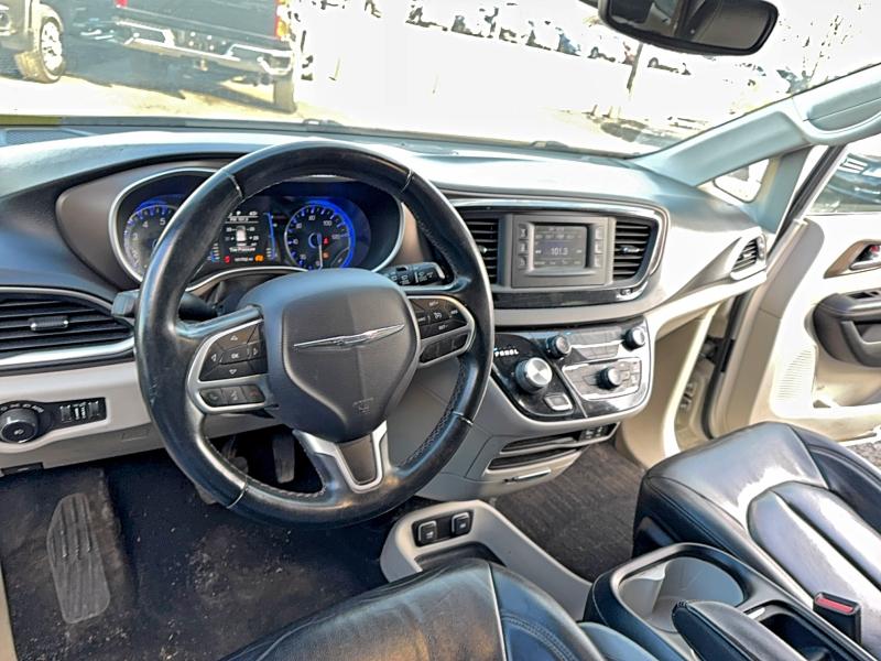 94413005 :رقم المزاد ، 2C4RC1BG4HR670635 vin ، 2017 Chrysler Pacifica T مزاد بيع