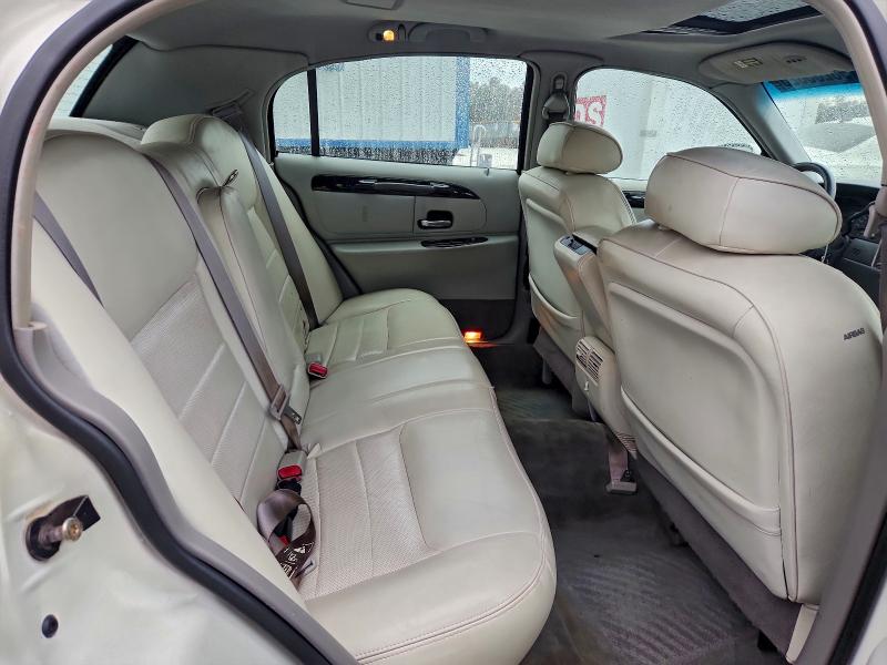 93235825 :رقم المزاد ، 1LNHM82W5YY864154 vin ، 2000 Lincoln Town Car مزاد بيع
