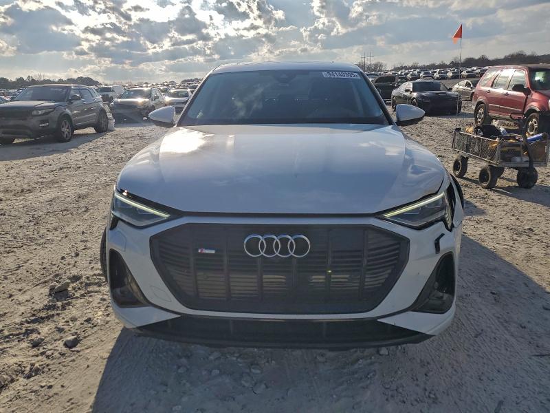 94140395 :رقم المزاد ، WA13AAGE4NB038922 vin ، 2022 Audi E-tron مزاد بيع