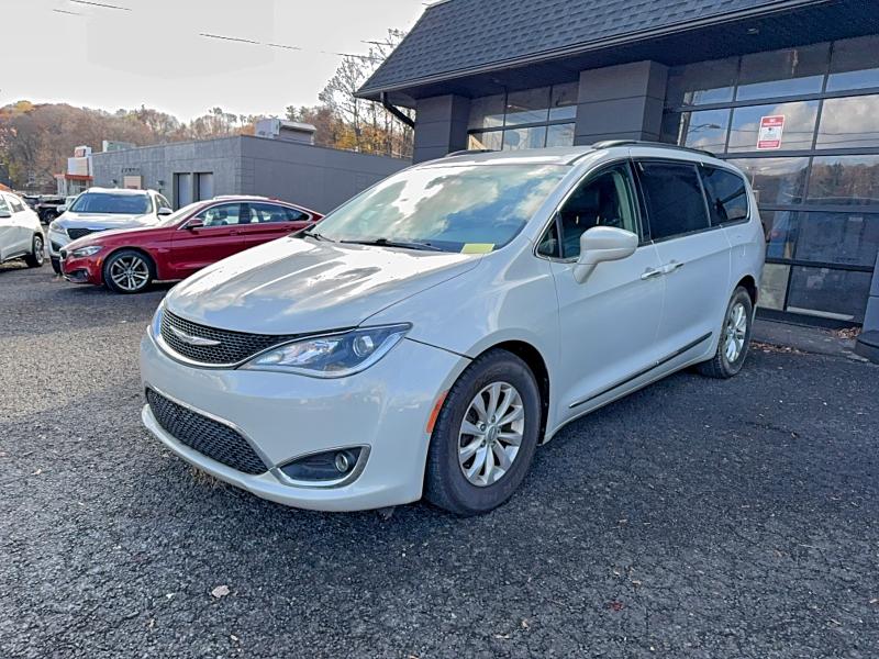 94413005 :رقم المزاد ، 2C4RC1BG4HR670635 vin ، 2017 Chrysler Pacifica T مزاد بيع