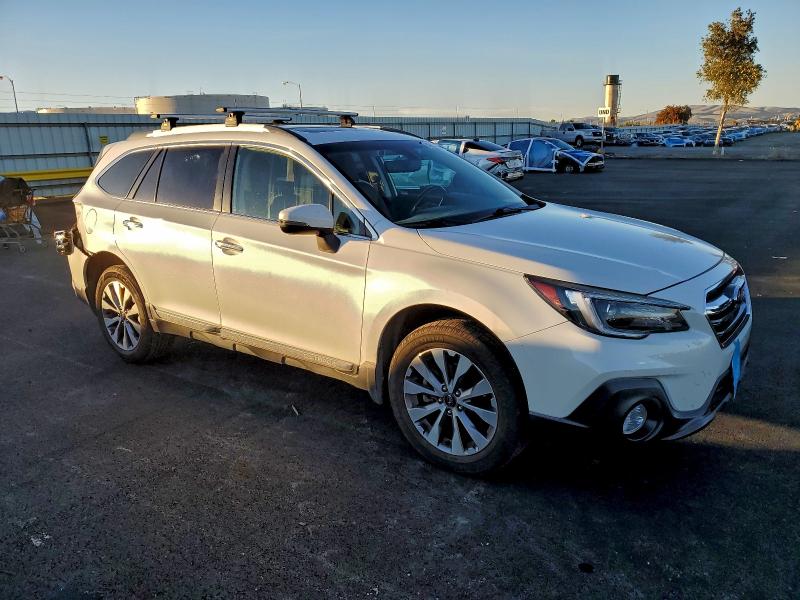 94254555 :رقم المزاد ، 4S4BSETC9J3260186 vin ، 2018 Subaru Outback مزاد بيع