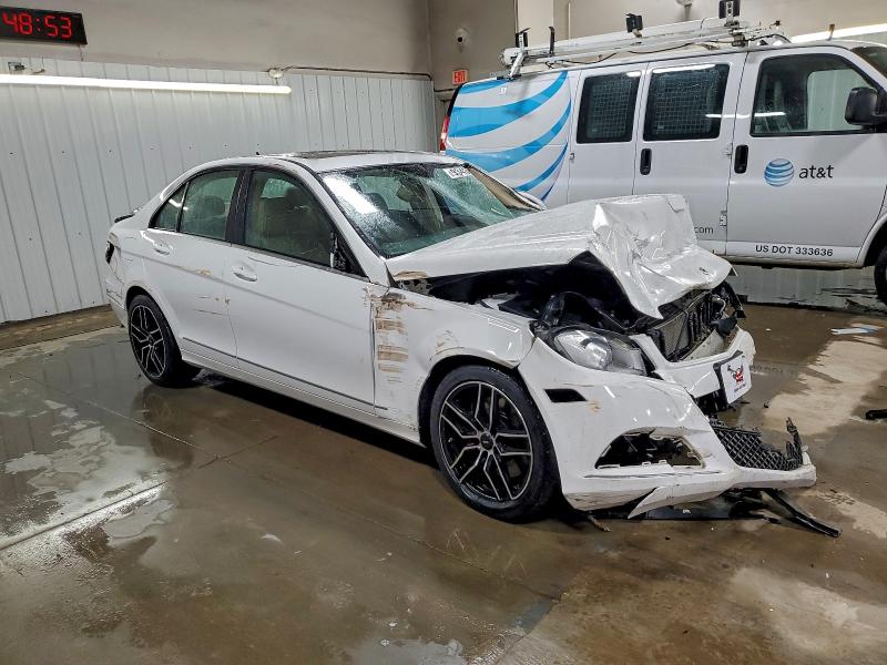 Продажа на аукционе авто 2013 Mercedes-benz C, vin: WDDGF8AB5DR263930, номер лота: 93436165