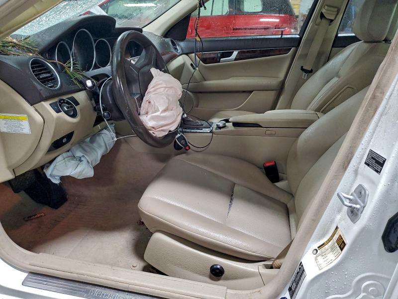 Продажа на аукционе авто 2013 Mercedes-benz C, vin: WDDGF8AB5DR263930, номер лота: 93436165